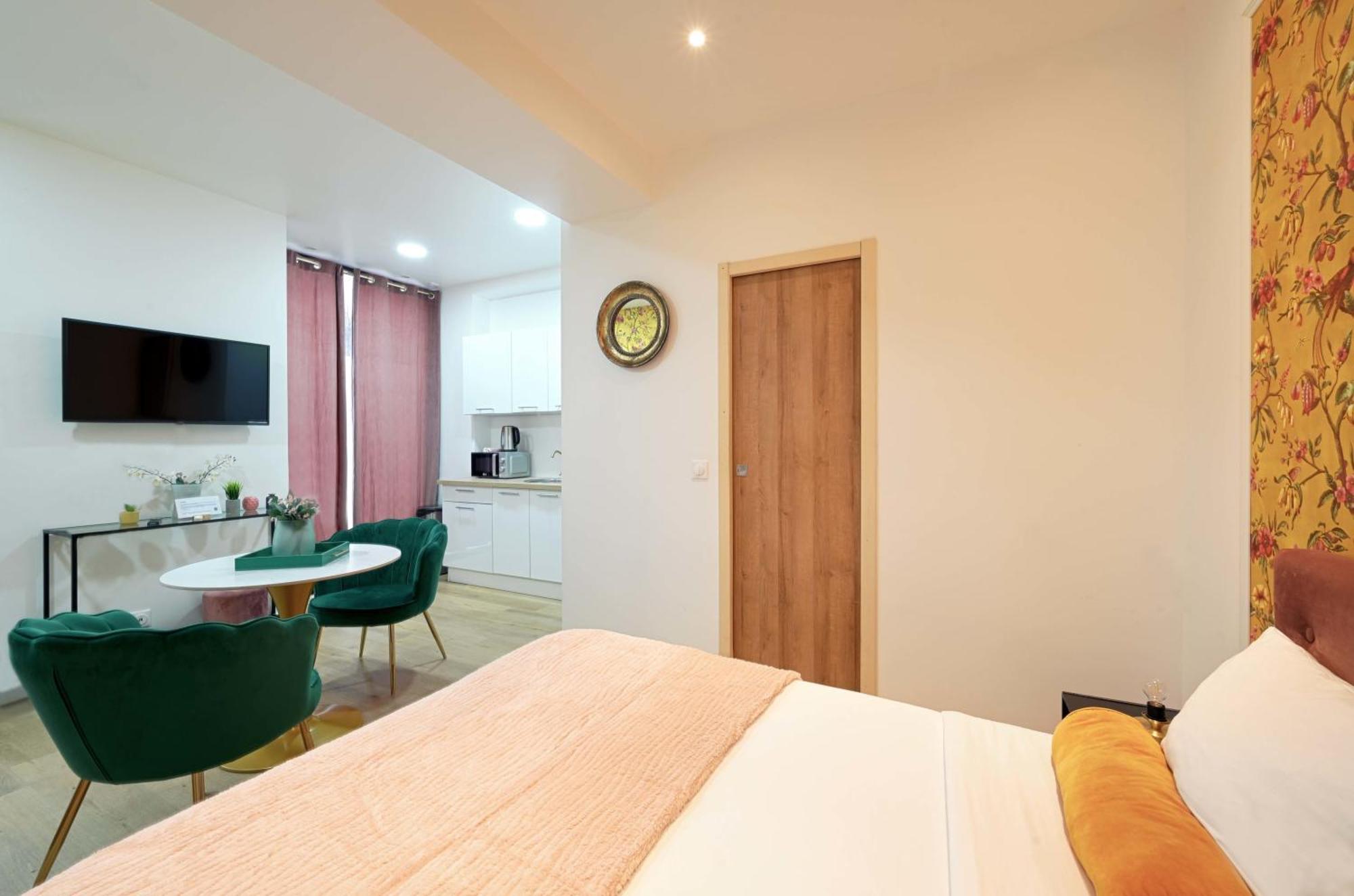 Apartamento Modern Renovated Studio With A Touch Of Gilded Glamour Central París Exterior foto